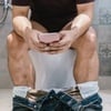 אם אני פה אני בשירותים