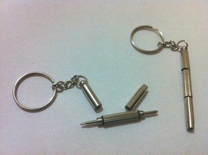 Genius Keyring, Keychain that is also tools to fix glasses or spectacles.