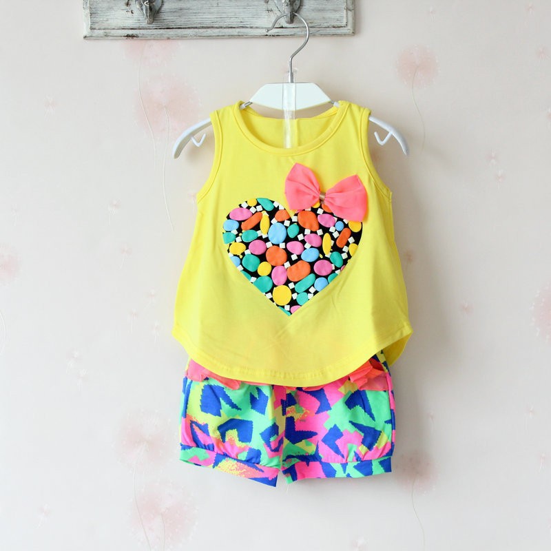 Free Shipping Girls Children set love print female child sleeveless T-shirt and flower shorts new 2014 summer girls clothes