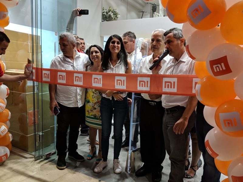מבצעים מטורפים, אלימות ותור שלא נגמר בהשקת חנות הדגל של שיאומי בתל אביב | גיקטיים