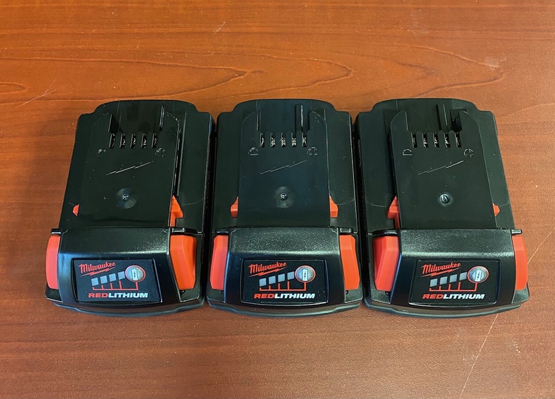 GENUINE 3 Pack of 18V Milwaukee 48-11-1815 1.5 AH Compact BATTERY M18 18 Volt