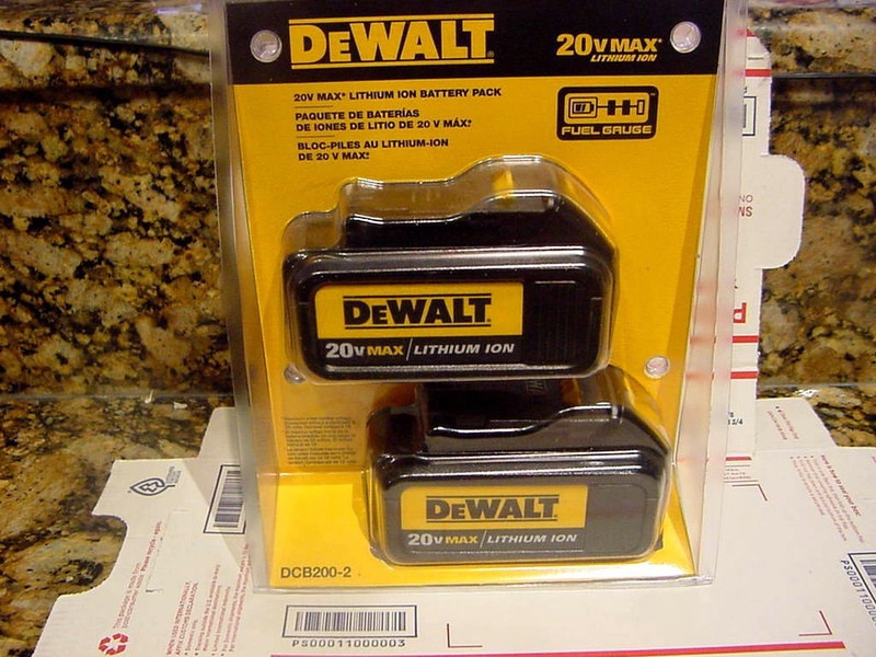 NEW  DeWalt 20V 3.0Ah Battery 2 Pack DCB200-2 2017 DATECODE