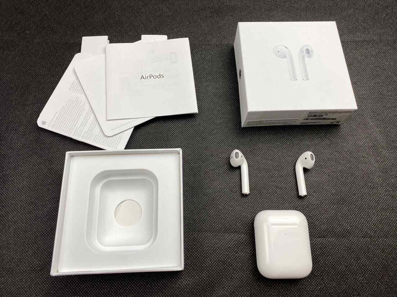 Apple AirPods 2nd Generation with Wireless Charging Case - White