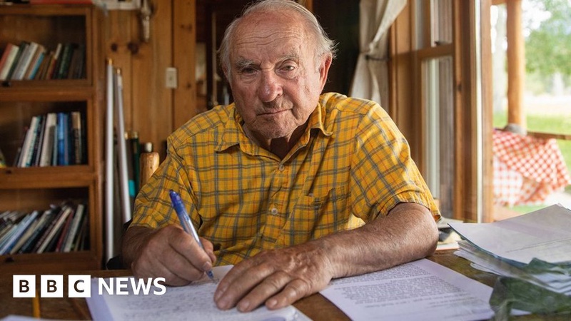 Patagonia: Billionaire boss of fashion retailer gives company away - BBC News