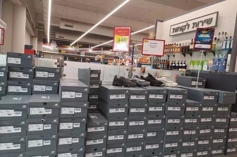 50% הנחה: ביוחננוף התחילו למכור נעליים - בחצי מחיר | היום
