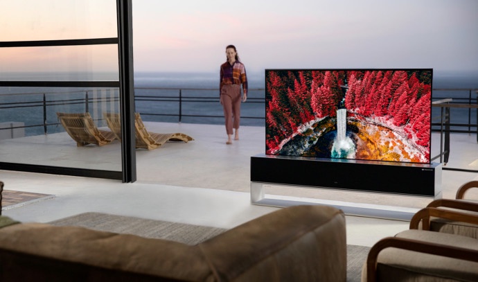 LG השיקה טלוויזיה נגללת בישראל | כל הפרטים והמחיר המלא | מעריב