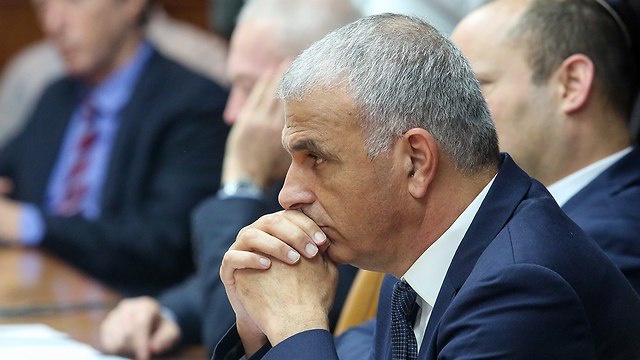 כחלון האריך את הפטור ממכס ומס קנייה על בגדים, מוצרי תינוקות וסלולר