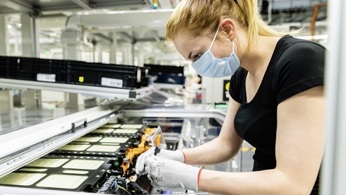 קונים חשמלית? סוללה חדשה עלולה לעלות יותר מהרכב