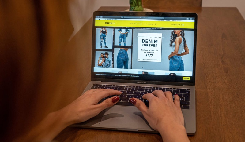 כשהחנויות סגורות וכולם מזמינים באינטרנט: כך תשלמו פחות על קניות באמזון ועליאקספרס - שוק ההון - TheMarker