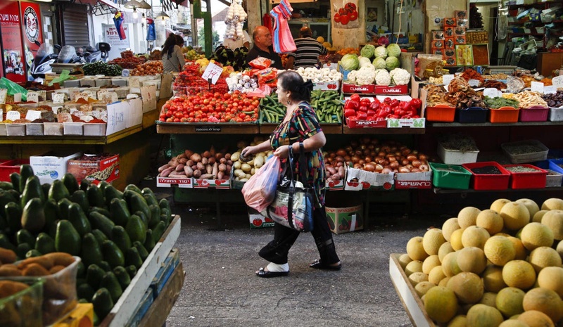 אצל החקלאים, כל האמצעים כשרים כדי להמשיך למכור פירות וירקות ביוקר - הפרשנים שלנו - TheMarker