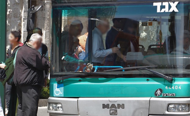 N12 - משרד התחבורה מחלקים קנסות לילדים וגובים תשלום מההורים