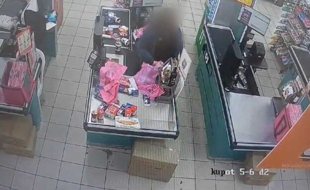 עוקץ העגלות של הקופאיות בסניף רמי לוי