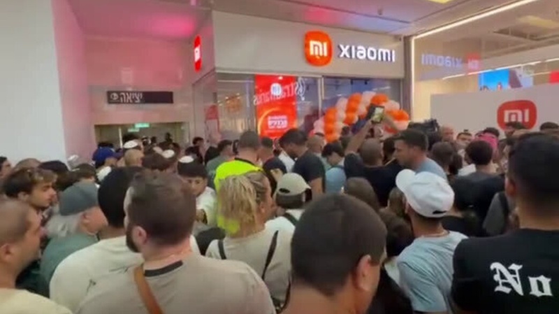 דרמה בקניון הזהב: מכות בפתיחת החנות של שיאומי