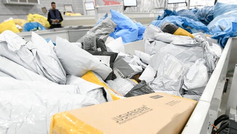 אחרי תלונות צרכנים: UPS תפסיק לגבות עמלות שחרור ממכס על יבוא פטור ממע